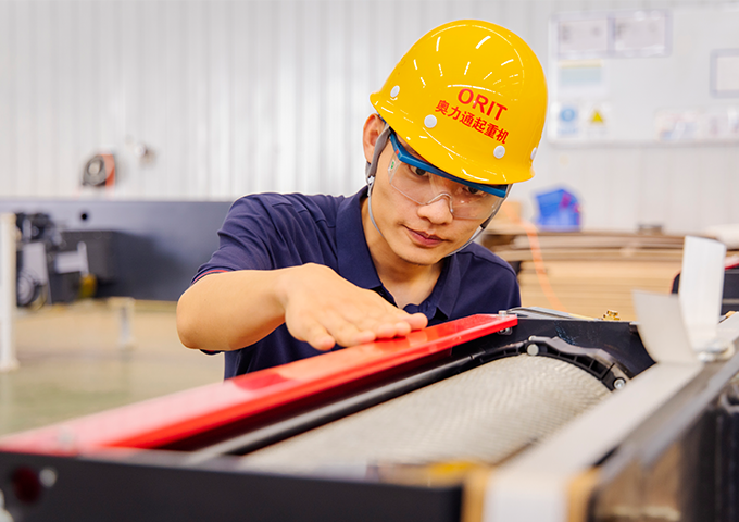 Case of Dry End & Roll Handling Crane